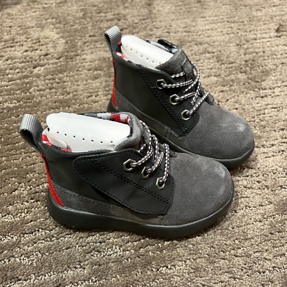 UGG Suede Reflective Canoe Toddler Boots - Picture 2 of 4